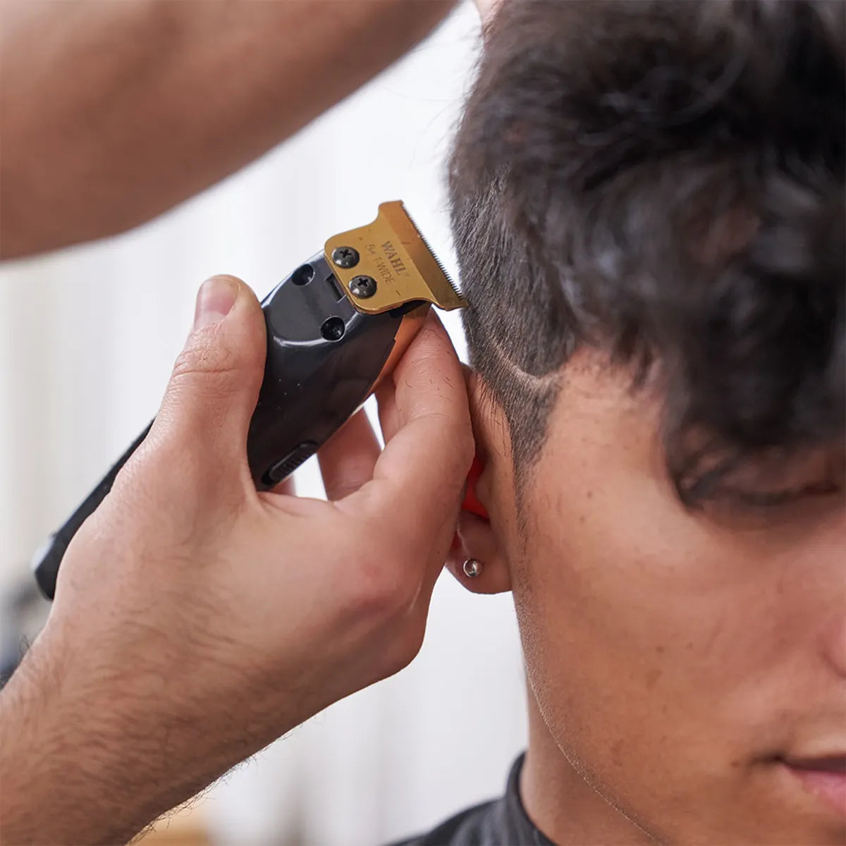 Wahl Magic Detailer Gold With Charging Stand