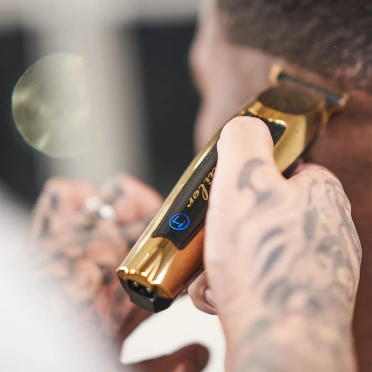 Wahl Magic Detailer Gold With Charging Stand